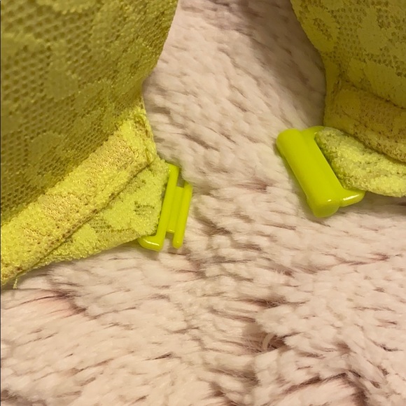 PINK Victoria’s Secret Push Up Pigeonnant 36C - Picture 4 of 7